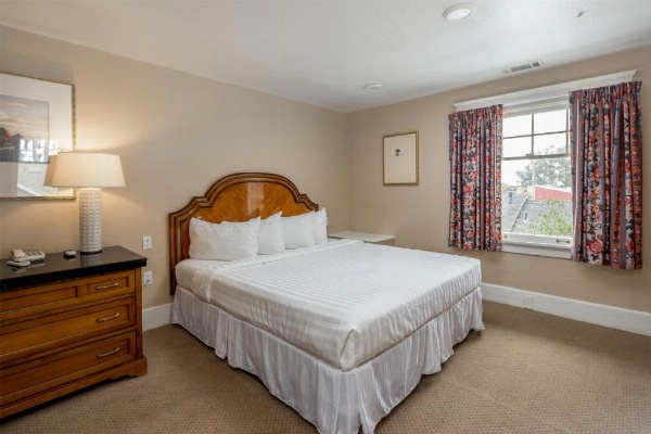 Butterfly Grove Inn image 17